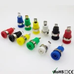 BS4302 Pack 2 4mm naarasliittimet punainen-musta paneeleihin