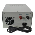 Detalle de la pantalla digital y botones de ajuste de la fuente Mlink KPS3030DA