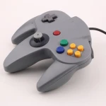 Nintendo 64 -yhteensopiva ohjain alkuperäisellä liittimellä
