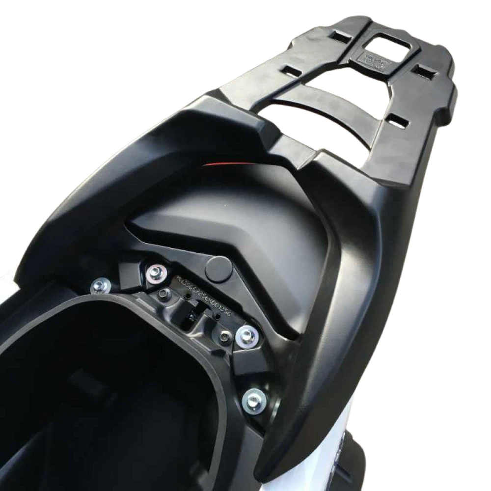 Vista lateral del soporte parrilla trasera para Yamaha NMAX 125 y 155 2021-2024