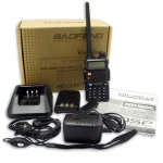 Baofeng UV-5R 8W käsiradio kuulokkeella ja VHF/UHF dual band