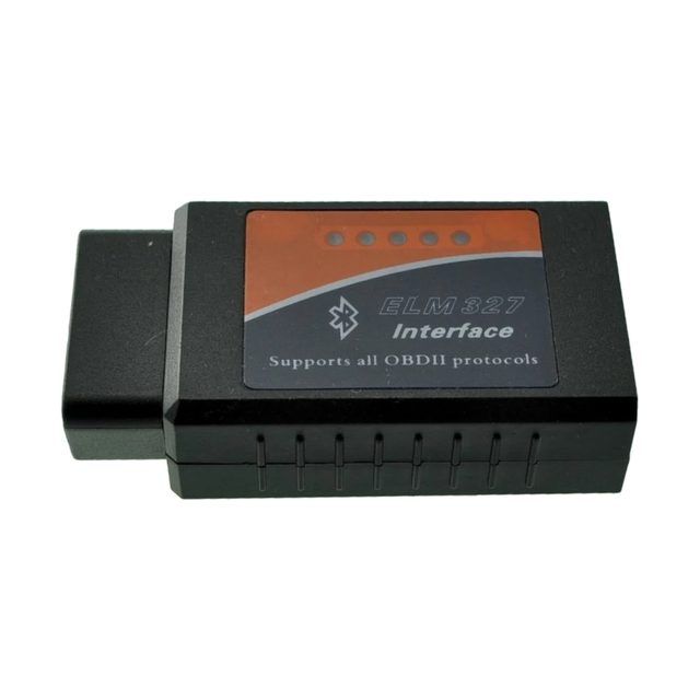 Musta ELM327 Bluetooth v1.5 -sovitin, jossa on oranssi tarra ja 16-nastainen OBD2-liitin